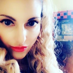 Meet your Posher, Therezia